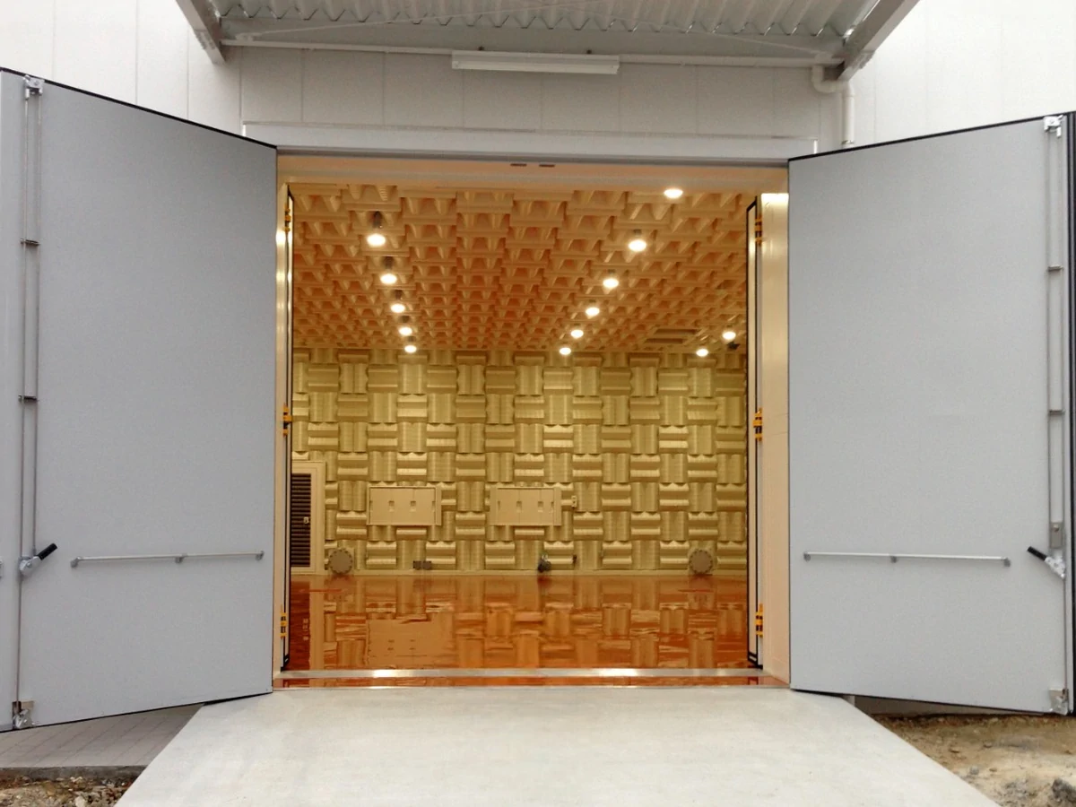 Hemi anechoic chamber with door open